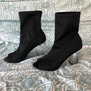 (2/$35) Parker &Sky Peep Toe Clear Heel